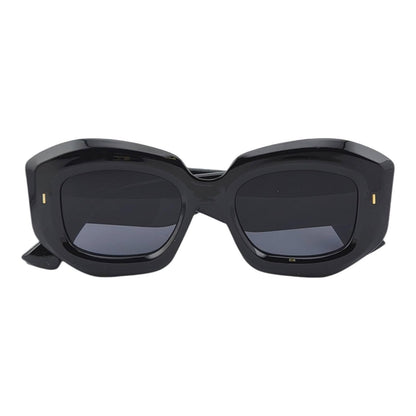 VINTAGE THICK FRAMED RETRO SUNNIES